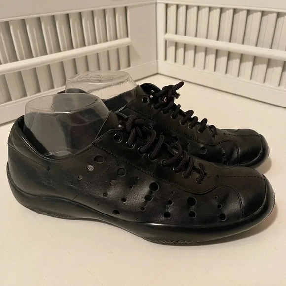 Authentic Prada leather shoes in great condition - Picture 4 of 13